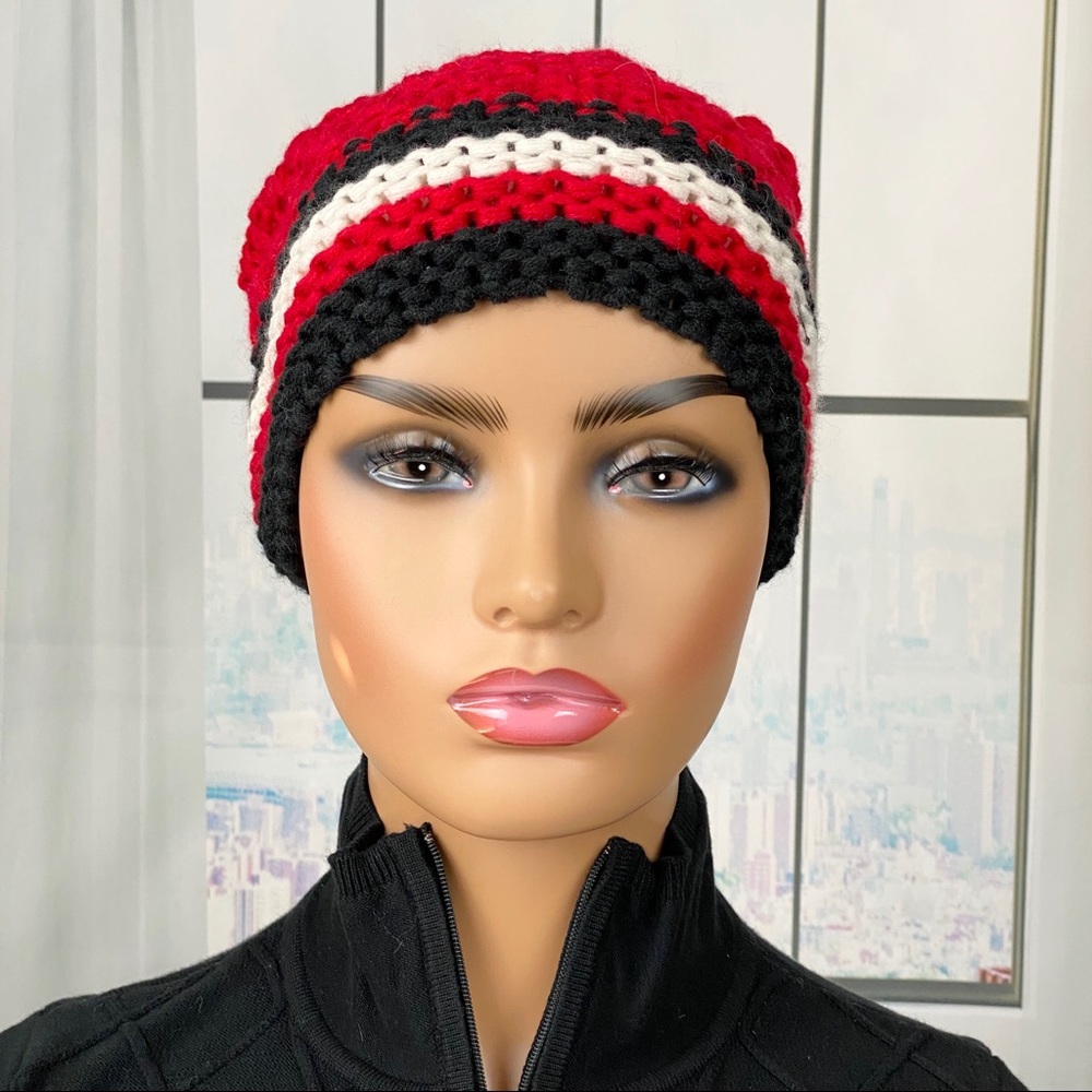 NWOT Steve Madden Pom Pom Trimmed Knit Hat